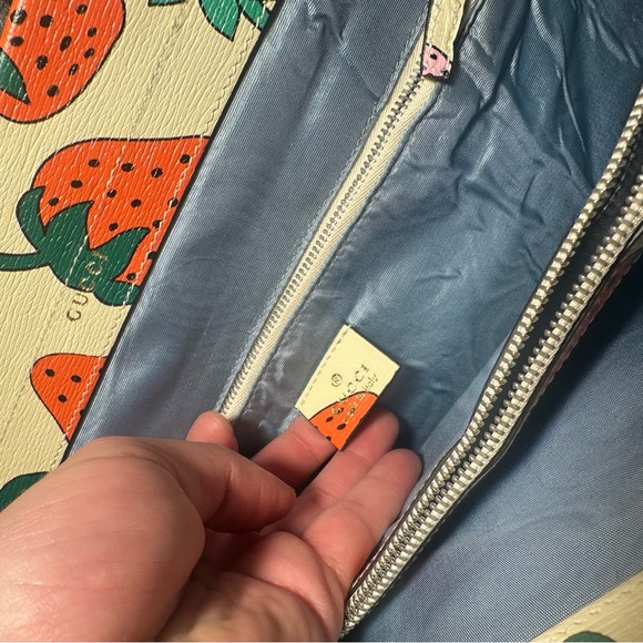 Gucci Cream Tote with Strawberry Design - Picture 10 of 15